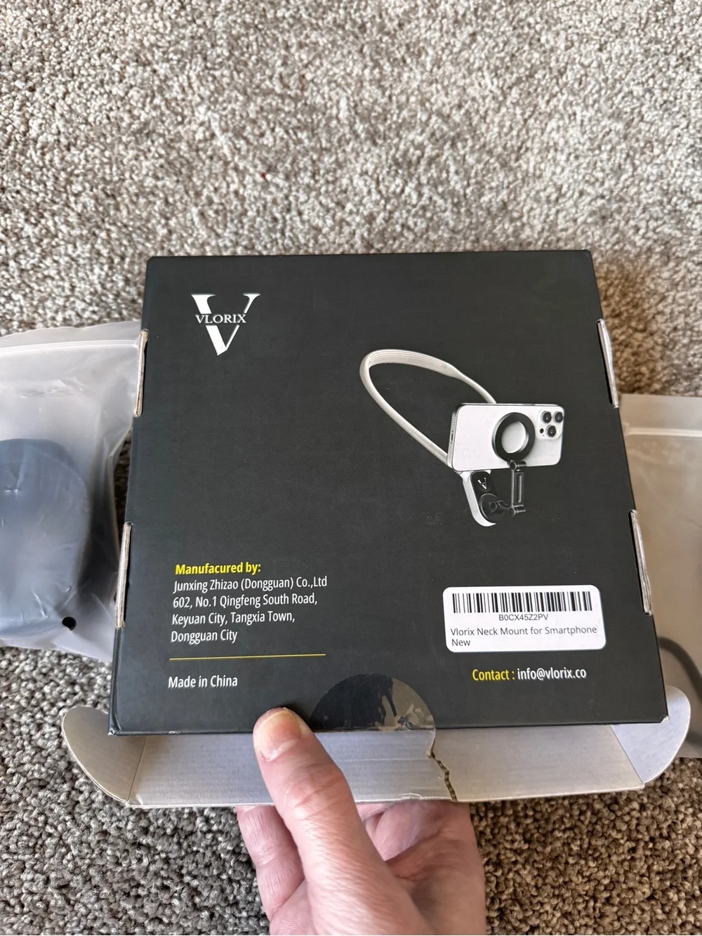 Hands free iphone mount neck mount adjustable magnetic NWT
